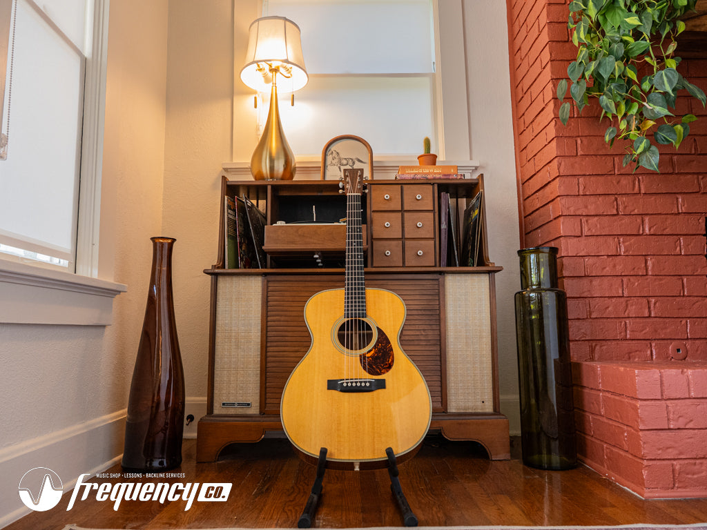 Martin OM28V with a Sitka Spruce Top and Indian Rosewood Back and Sides - 2012