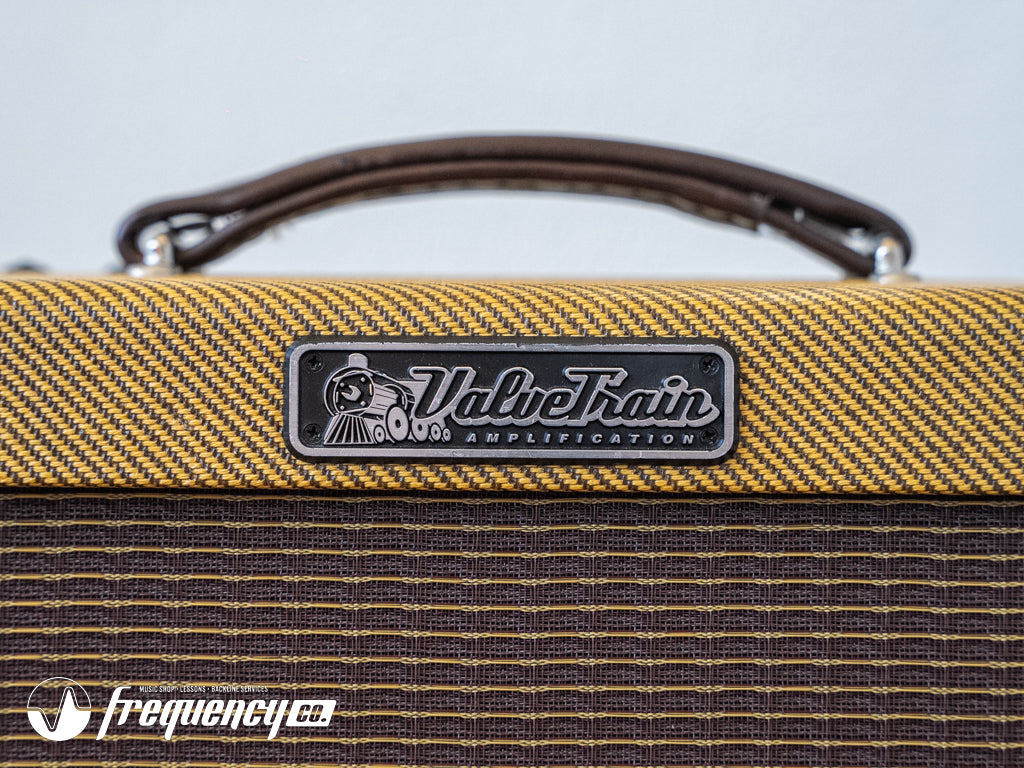 Valve Train Amplification 315 in a Pine Cab with a Tweed Covering
