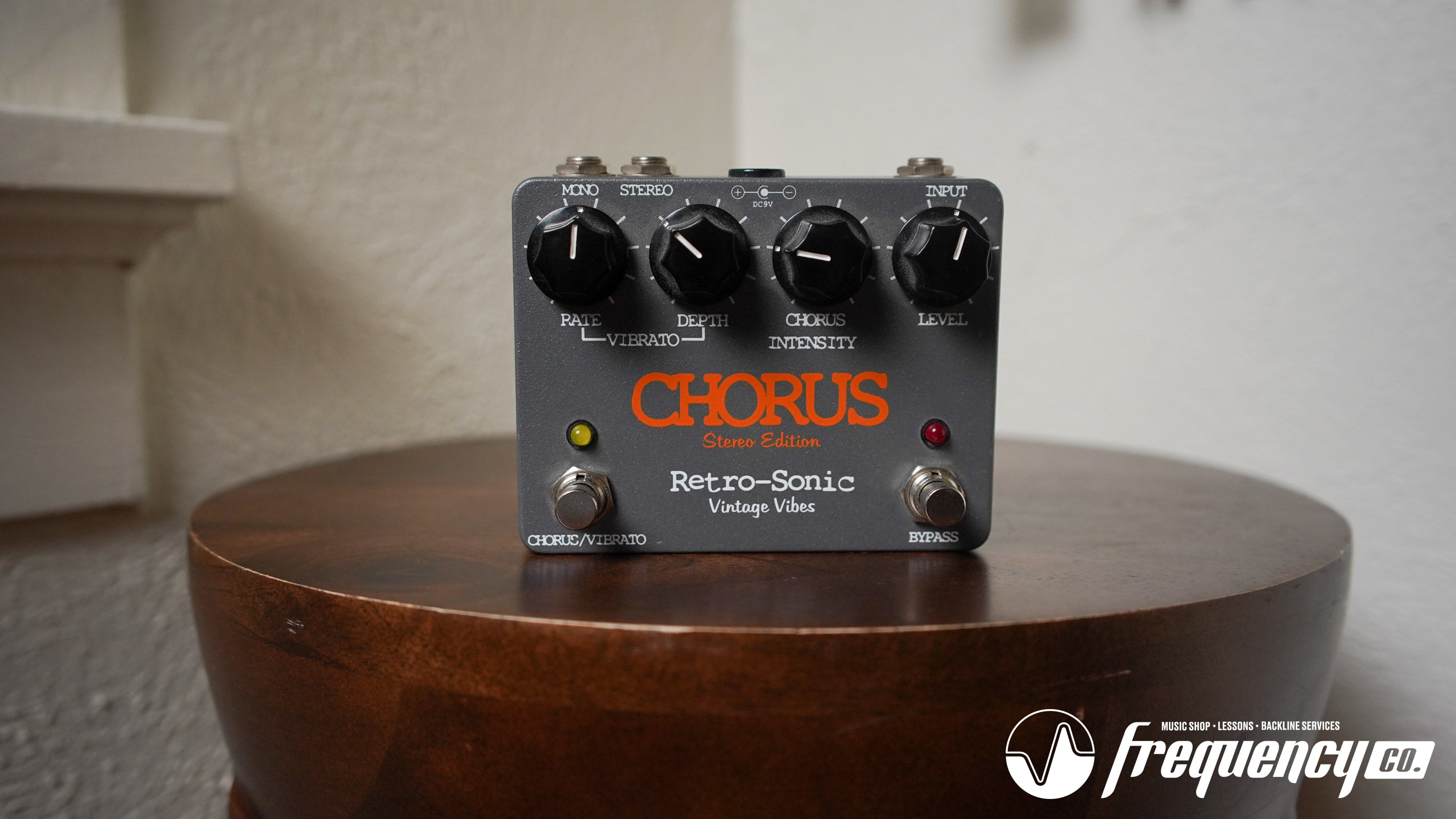 Retro-Sonic Chorus Stereo Edition Vintage Vibes Effects Pedal
