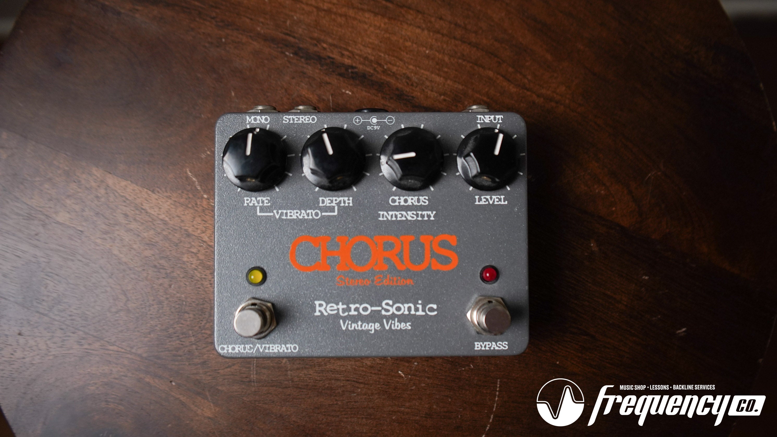 Retro-Sonic Chorus Stereo Edition Vintage Vibes Effects Pedal