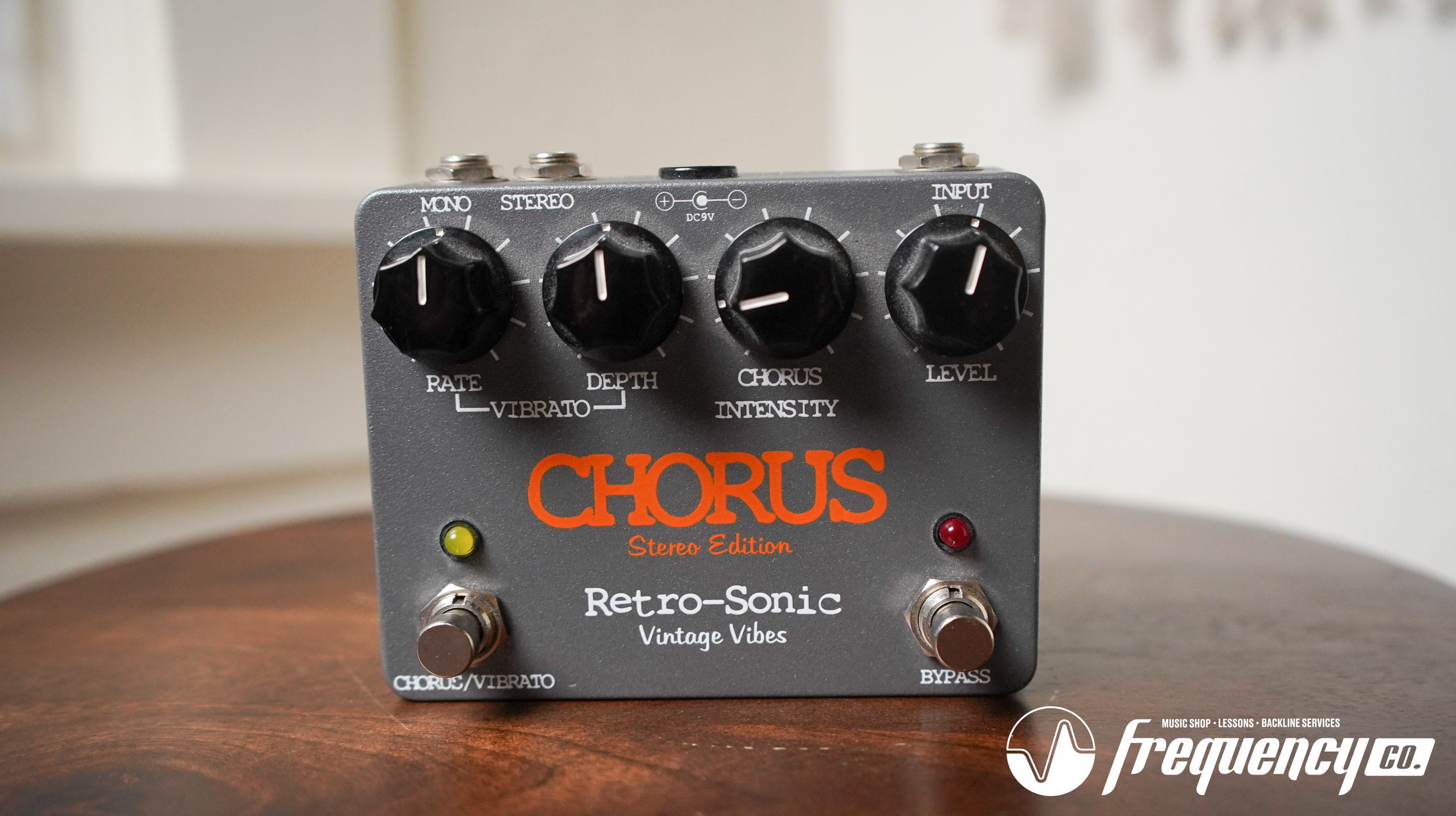 Retro-Sonic Chorus Stereo Edition Vintage Vibes Effects Pedal