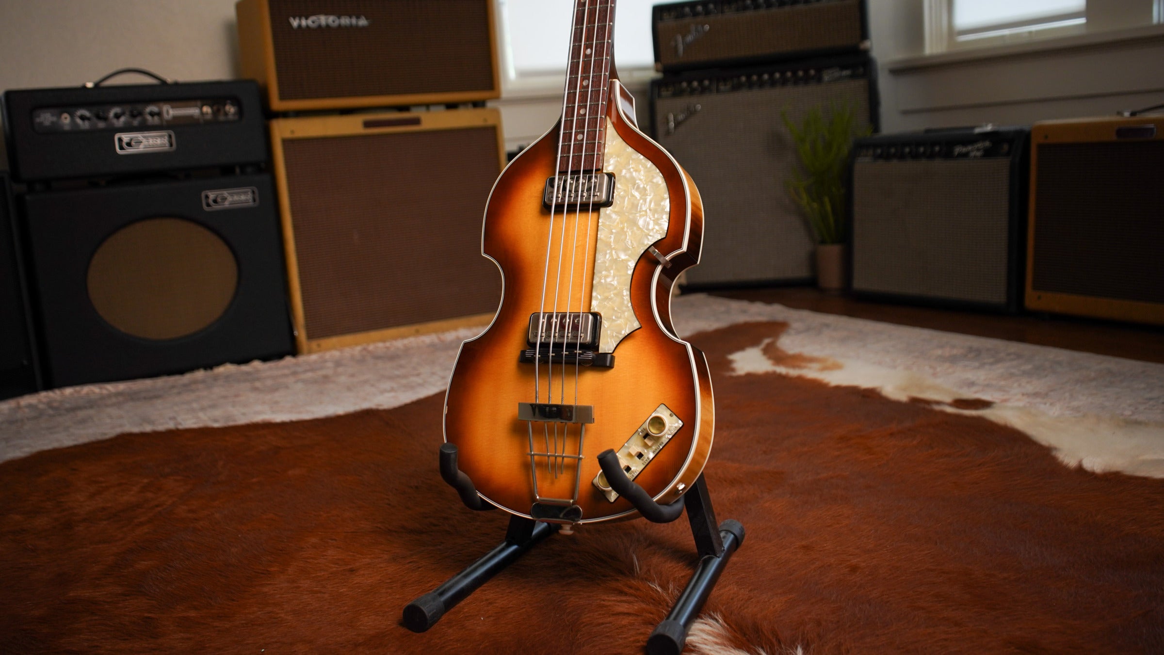 Hofner 500/1 V62 Reissue Sunburst Violin Bass
