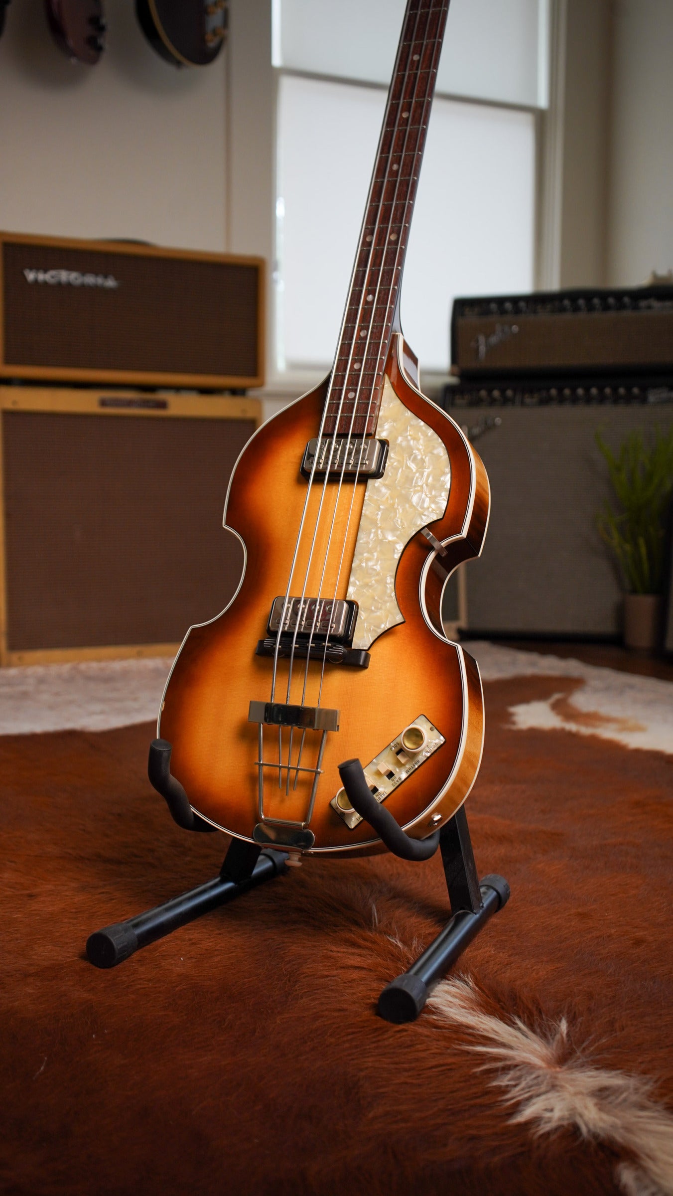 Hofner 500/1 V62 Reissue Sunburst Violin Bass