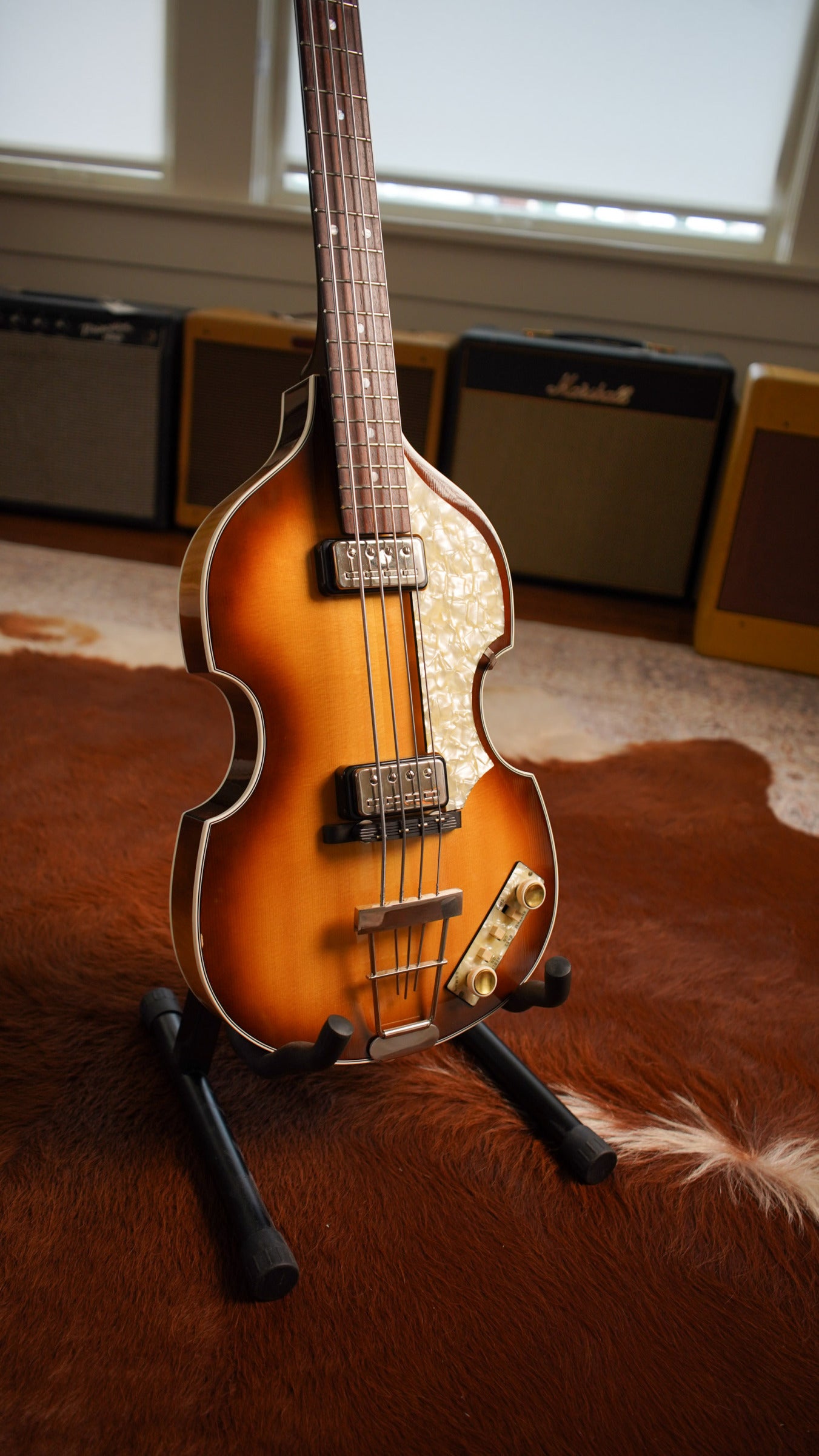 Hofner 500/1 V62 Reissue Sunburst Violin Bass