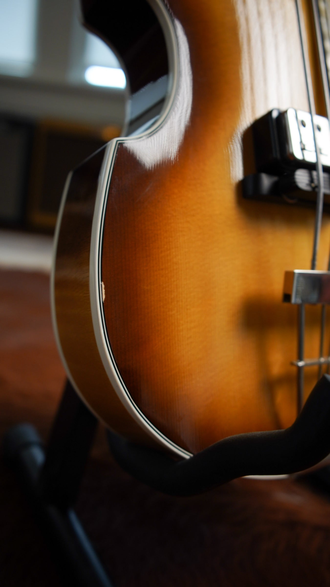 Hofner 500/1 V62 Reissue Sunburst Violin Bass